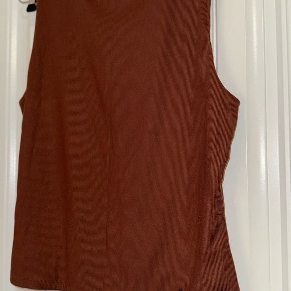 Tahari Brown Sleeveless Muscle Tee - Picture 6 of 10